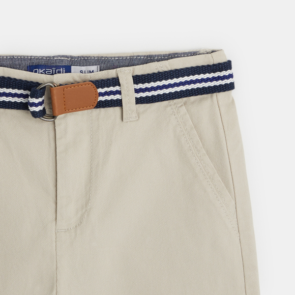 شورت برمودا مطاطي مطبوع بحزام باللون البيج للأولاد